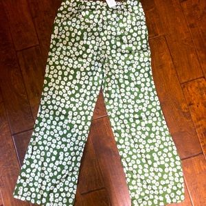 NWT!  CIDER GREEN AND WHITE FLOWERED PANTS W FRONT ZIPPER AND BELT LOOPS SIZE L